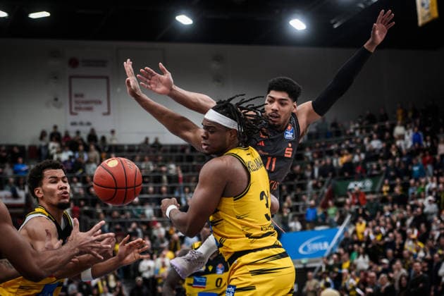 Keeshawn Kellman MHP RIESEN Ludwigsburg, 32 and Brandon Tischler MHP RIESEN Ludwigsburg, 24 vs Kostja Mushidi Niners Chemnitz, 11 GER, MHP Riesen Ludwigsburg vs Niners Chemnitz, Basketball Bundesliga, easycredit BBL, 27 Matchday, Season 2025 2026, 01 04 2026 GER, MHP Riesen Ludwigsburg vs Niners Chemnitz, Basketball Bundesliga, easycredit BBL, 27 Matchday, Season 2025 2026, 01 04 2026 Ludwigsburg Copyright: xSandyxDinkelackerx EP_SDR