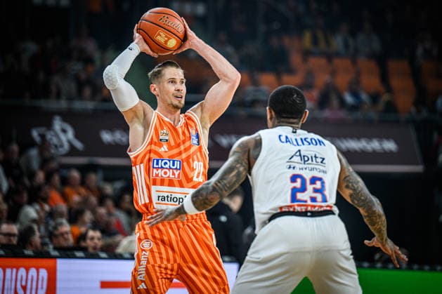 Neu Ulm, Germany, 01 04 26 Thomas Klepeisz ratiopharm ulm and Charles Callison Syntainics MBC battle for the ball during the Basketball Bundesliga match between ratiopharm ulm vs Syntainics MBC at the ratiopharm Arena on April 01, 2026 in Neu Ulm, Germany Photo by Harry Langer DeFodi Images ratiopharm Arena, Germany, 01 04 26 Thomas Klepeisz ratiopharm ulm and Charles Callison Syntainics MBC battle for the ball during the Basketball Bundesliga match between ratiopharm ulm vs Syntainics MBC at Neu Ulm on April 1, 2026 in ratiopharm Arena, Germany Photo by Harry Langer DeFodi Images Photo by Harry Langer DeFodi Images