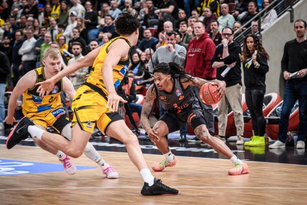 Nike Sibande Niners Chemnitz, 02 vs Lenny Anigbata MHP RIESEN Ludwigsburg, 12 and Toms Skuja MHP RIESEN Ludwigsburg, 05 GER, MHP Riesen Ludwigsburg vs Niners Chemnitz, Basketball Bundesliga, easycredit BBL, Matchday 27, Season 2025 2026, 01 04 2026 GER, MHP Riesen Ludwigsburg vs Niners Chemnitz, Basketball Bundesliga, easycredit BBL, Matchday 27, Season 2025 2026, 01 04 2026 Ludwigsburg Copyright: xSandyxDinkelackerx EP_SDR