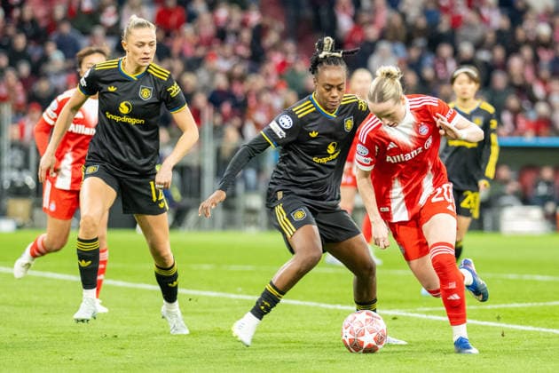Melvine Malard 9 Manchester United Women in duel with Franziska Kett 20 FC Bayern Muenchen , FC Bayern Women Manchester United, Football, Champions League quarter-final second leg, 01 04 2026 DFB regulations prohibit any use of photographs as image sequences and or quasi video Muenchen Bayern Germany Copyright: xkolbert-press UlrichxGamelx