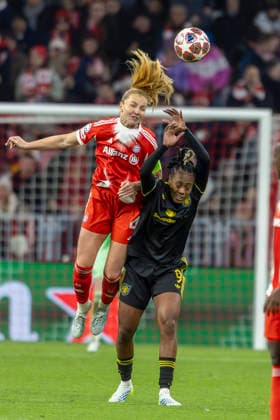 Munich, Germany 01 April 2026 UEFA Womens Champions League 2025 2026 quarter-final FC Bayern Munich vs Manchester United In the picture from left in the duel Glodis Viggosdottir FCB and Melvine Malard Man Utd Allianz Arena Bayern Copyright: xFotostandx xSchäferx