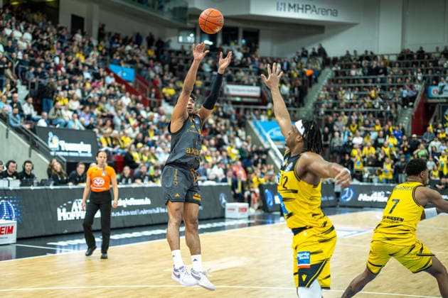 Kostja Mushidi Niners Chemnitz, 11 , Keeshawn Kellman MHP RIESEN Ludwigsburg, 32 , GER, MHP RIESEN Ludwigsburg vs Niners Chemnitz, Basketball Bundesliga, easycredit BBL, 27 Matchday, Season 2025 2026, 01 04 2026, GER, MHP RIESEN Ludwigsburg vs Niners Chemnitz, Basketball Bundesliga, easycredit BBL, 27 Matchday, Season 2025 2026, 01 04 2026 Ludwigsburg Copyright: xEibner-Pressefoto SaschaxWaltherx EP_EER
