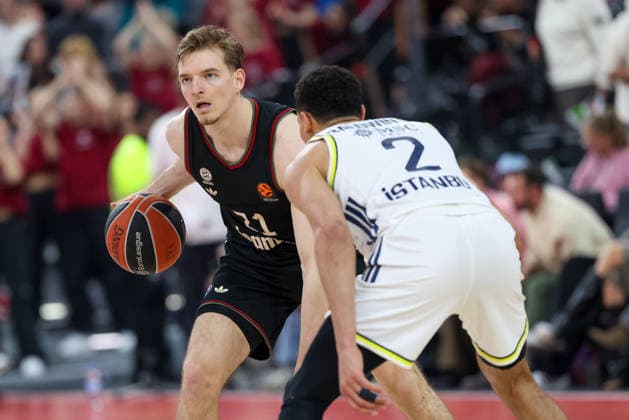 Justuz Hollatz FC Bayern Basketball, 21 with Wade Baldwin Fenerbahce Beko Istanbul, 02 , GER, FC Bayern Basketball vs Fenerbahce Beko Istanbul, Basketball, Euroleague, 35 Matchday, Season 2025 2026, 01 04 2026, GER, FC Bayern Basketball vs Fenerbahce Beko Istanbul, Basketball, Euroleague, 35 Matchday, Season 2025 2026, 01 04 2026 Munich Copyright: xEibner-Pressefoto JennixMaulx EP_JML