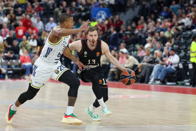 Andreas Obst FC Bayern Basketball, 13 with Devon Hall Fenerbahce Beko Istanbul, 20 , GER, FC Bayern Basketball vs Fenerbahce Beko Istanbul, Basketball, Euroleague, 35 Matchday, Season 2025 2026, 01 04 2026, GER, FC Bayern Basketball vs Fenerbahce Beko Istanbul, Basketball, Euroleague, 35 Matchday, Season 2025 2026, 01 04 2026 Munich Copyright: xEibner-Pressefoto JennixMaulx EP_JML