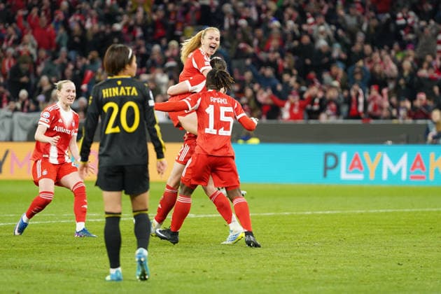 Glodis Viggosdottir 4 FC Bayern , Bernadette Amani 15 Bayern celebrate the goal for 1 1 during the UEFA Womens Champions League match FC Bayern Munich Manchester United on 01 04 2026 Munich Allianz Arena Bayern Germany