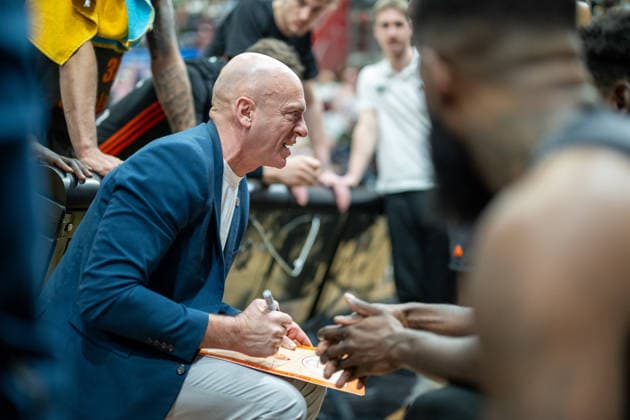 Rodrigo Pastore NINERS Chemnitz, Head Coach , GER, MHP RIESEN Ludwigsburg vs Niners Chemnitz, Basketball Bundesliga, easycredit BBL, Matchday 27, Season 2025 2026, 01 04 2026, GER, MHP RIESEN Ludwigsburg vs Niners Chemnitz, Basketball Bundesliga, easycredit BBL, Matchday 27, Season 2025 2026, 01 04 2026 Ludwigsburg Copyright: xEibner-Pressefoto SaschaxWaltherx EP_EER