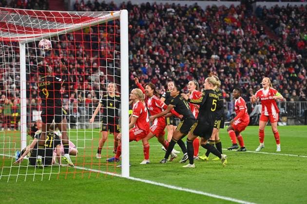Goal Glodis Perla VIGGOSDOTTIR FCB,re to 1 1,action,penalty area scene Womens Champions League quarter-final FC Bayern Munich Manchester United on 01 04 2026 A L L I A N Z A R E N A