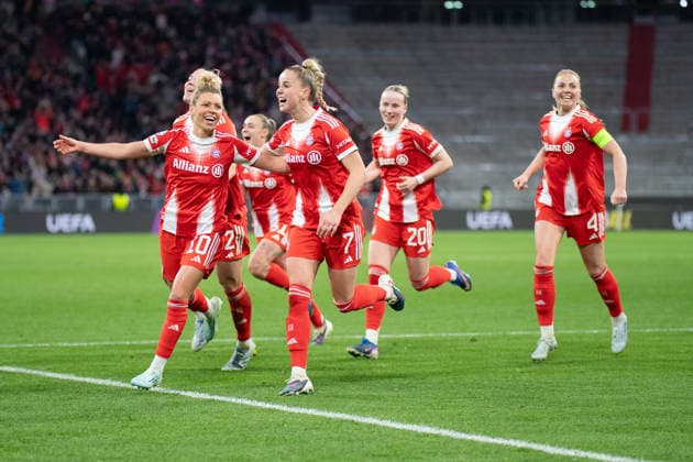 Linda Dallmann 10 FC Bayern , Giulia Gwinn 7 FC Bayern , Franziska Kett 20 Bayern and Glodis Viggosdottir 4 FC Bayern celebrate the goal for 2 1 during the UEFA Womens Champions League match FC Bayern Munich Manchester United on 01 04 2026 Munich Allianz Arena Bayern Germany