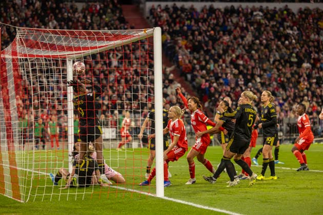 Munich, Germany 01 April 2026 UEFA Womens Champions League 2025 2026 quarter-final FC Bayern Munich v Manchester United In the picture Glodis Viggosdottir FCB scores the goal to make it 1 1 Allianz Arena Bayern Copyright: xFotostandx xSchäferx