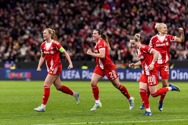 MUNICH, GERMANY - APRIL 1: Glodis Perla Viggosdottir (FC Bayern Muenchen, 4) celebrates scoring the 1:1 goal with her teammates during the UEFA Women™s Champions League Quarter final match between FC Bayern Muenchen vs. Manchester United, ManU at Allianz Arena on the 2nd leg of the UEFA Women™s Champions League Quarter finals on April 1, 2026 in Munich, Germany. Bavaria Germany Copyright: xSteffiexWunderlx