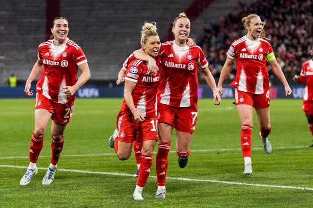 MUNICH, GERMANY - APRIL 1: Linda Dallmann (FC Bayern Muenchen, 10) celebrates scoring the 2:1 goal with her teammates during the UEFA Women™s Champions League Quarter final match between FC Bayern Muenchen vs. Manchester United, ManU at Allianz Arena on the 2nd leg of the UEFA Women™s Champions League Quarter finals on April 1, 2026 in Munich, Germany. Bavaria Germany Copyright: xSteffiexWunderlx