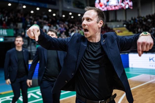 Jacques Schneider Gladiators Trier celebrates the victory, Vet Concept Gladiators Trier vs Fitness First Wuerzburg Baskets, Basketball, easyCredit BBL, Matchday 27, Season 2025 2026, 01 04 2026 Vet Concept Gladiators Trier vs Fitness First Wuerzburg Baskets, Basketball, easyCredit BBL, Matchday 27, Season 2025 2026, 01 04 2026 Copyright: xEibner-Pressefoto AlexanderxNeisx EP_ANS