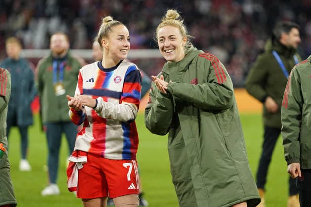 Giulia Gwinn 7 FC Bayern and Carolin Simon 30 FC Bayern celebrate with the fans after winning the UEFA Womens Champions League match FC Bayern Munich Manchester United on 01 04 2026 Munich Allianz Arena Bayern Germany