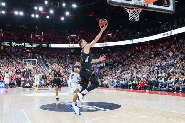 Nenad Dimitrijevic FC Bayern Basketball, 00 with Talen Horton Tucker Fenerbahce Beko Istanbul, 08 , GER, FC Bayern Basketball vs Fenerbahce Beko Istanbul, Basketball, Euroleague, 35 Matchday, Season 2025 2026, 01 04 2026, GER, FC Bayern Basketball vs Fenerbahce Beko Istanbul, Basketball, Euroleague, 35 Matchday, Season 2025 2026, 01 04 2026 Munich Copyright: xEibner-Pressefoto JennixMaulx EP_JML