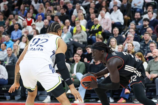 Wenyen Gabriel FC Bayern Basketball, 32 with Khem Birch Fenerbahce Beko Istanbul, 92 , GER, FC Bayern Basketball vs Fenerbahce Beko Istanbul, Basketball, Euroleague, 35 Matchday, Season 2025 2026, 01 04 2026, GER, FC Bayern Basketball vs Fenerbahce Beko Istanbul, Basketball, Euroleague, 35 Matchday, Season 2025 2026, 01 04 2026 Munich Copyright: xEibner-Pressefoto JennixMaulx EP_JML