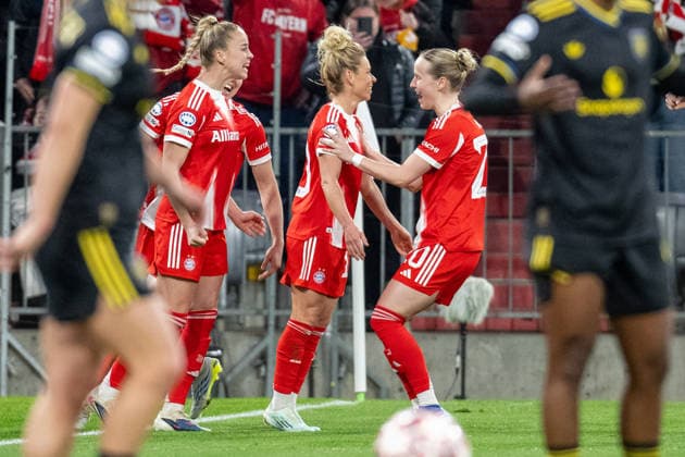 Goal celebration for 2 1, Giulia Gwinn 7 FC Bayern Muenchen , Linda Dallmann 10 FC Bayern Muenchen , Franziska Kett 20 FC Bayern Muenchen , FC Bayern Women Manchester United, Football, Champions League quarter-final second leg, 01 04 2026 DFB regulations prohibit any use of photographs as image sequences and or quasi video Muenchen Bayern Germany Copyright: xkolbert-press UlrichxGamelx