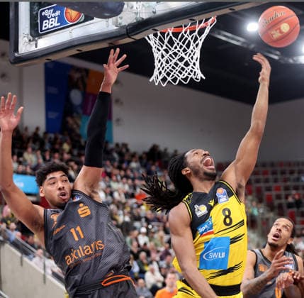 Ludwigsburg , easyCredit Basketball Bundesliga MHP Riesen Ludwigsburg vs Niners Chemnitz , from left Kostja Mushidi Chem Terrell Harris Riesen