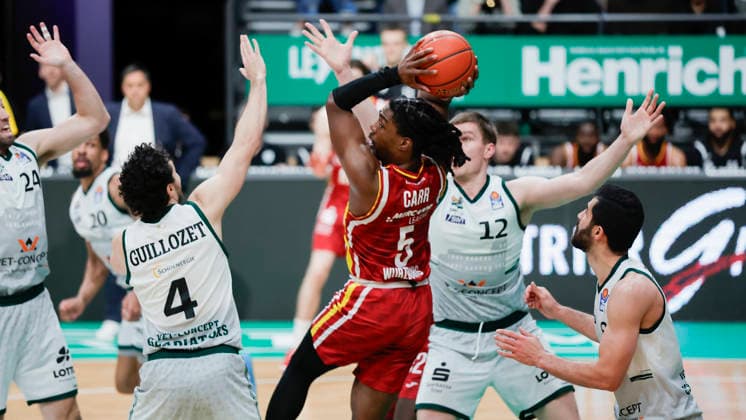 In the picture from left Clay Guillozet VET CONCEPT Gladiators Trier, 4 , Marcus Carr Wuerzburg Baskets, 5 on the ball, Marten Linssen VET CONCEPT Gladiators Trier, 12 and Behnam Yakhchali Dehkordi VET CONCEPT Gladiators Trier, 8 01 04 2026, VET CONCEPT Gladiators Trier Fitness First Wuerzburg Baskets, easyCredit BBL, Matchday 27, Germany, Trier, SWT Arena, Copyright: HMBxMedia xJulienxBecker