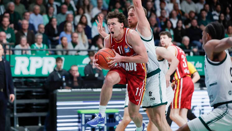 In the picture from left Brae Ivey Wuerzburg Baskets, 11 against Marco Hollersbacher VET CONCEPT Gladiators Trier, 9 01 04 2026, VET CONCEPT Gladiators Trier Fitness First Wuerzburg Baskets, easyCredit BBL, Matchday 27, Germany, Trier, SWT Arena, Copyright: HMBxMedia xJulienxBecker