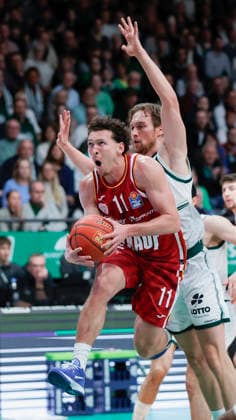 In the picture from left Brae Ivey Wuerzburg Baskets, 11 against Marco Hollersbacher VET CONCEPT Gladiators Trier, 9 01 04 2026, VET CONCEPT Gladiators Trier Fitness First Wuerzburg Baskets, easyCredit BBL, Matchday 27, Germany, Trier, SWT Arena, Copyright: HMBxMedia xJulienxBecker
