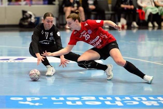 Lilly Janssen BSV Sachsen Zwickau, 11 , Anna Szabo Thueringer HC, 26 Fight for the ball GER, Thueringer HC vs BSV Sachsen Zwickau, Handball, Alsco Handball Bundesliga Frauen, 20 Matchday, Season 2025 2026, 01 04 2026 GER, Thueringer HC vs BSV Sachsen Zwickau, Handball, Alsco Handball Bundesliga Frauen, 20 Matchday, Season 2025 2026, 01 04 2026 Bad Langensalza Copyright: xEibner-Pressefoto MartinxHerbstx EP_MHT