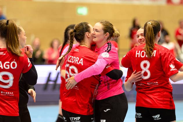 Csenge Kuczora Thueringer HC, 59 and Christina Loevgren Hallberg Thueringer HC, 01 embrace in victory GER, Thueringer HC vs BSV Sachsen Zwickau, Handball, Alsco Handball Bundesliga Women, Matchday 20, Season 2025 2026, 01 04 2026 GER, Thueringer HC vs BSV Sachsen Zwickau, Handball, Alsco Handball Bundesliga Women, Matchday 20, Season 2025 2026, 01 04 2026 Bad Langensalza Copyright: xEibner-Pressefoto MartinxHerbstx EP_MHT