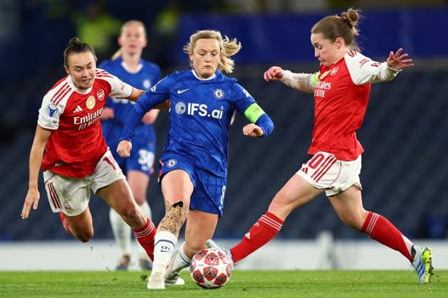 Erin Cuthbert of Chelsea Women under pressure from Kim Little of Arsenal Women and Caitlin Foord of Arsenal Women Chelsea Women v Arsenal Women, UEFA Women s Champions League, Quarter Final, Second Leg, Football, Stamford Bridge, London, UK - 01 Apr 2026London Stamford Bridge United Kingdom EDITORIAL USE ONLY No use with unauthorised audio, video, data, fixture lists, club league logos or live services. Online in-match use limited to 120 images, no video emulation. No use in betting, games or single club league player publications.  Copyright: xSimonxDael Shutterstockx 16808990o