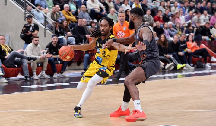 Ludwigsburg , easyCredit Basketball Bundesliga MHP Riesen Ludwigsburg vs Niners Chemnitz , from left Terrell Harris Riesen Corey Davis Chem