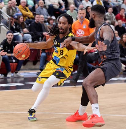 Ludwigsburg , easyCredit Basketball Bundesliga MHP Riesen Ludwigsburg vs Niners Chemnitz , from left Terrell Harris Riesen Corey Davis Chem