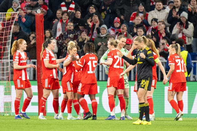 Victory celebration after the 2 1, FC Bayern Women, FC Bayern Women Manchester United, Football, Champions League quarter-final second leg, 01 04 2026 DFB regulations prohibit any use of photographs as image sequences and or quasi video Muenchen Bayern Germany Copyright: xkolbert-press UlrichxGamelx