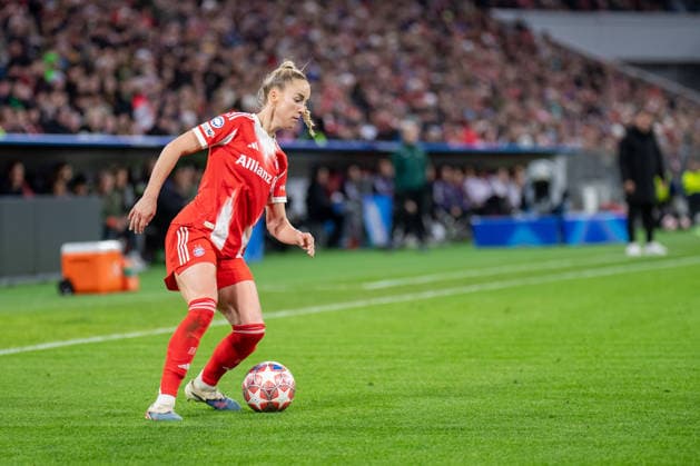 Giulia Gwinn 7 FC Bayern in action at the UEFA Womens Champions League match FC Bayern Munich Manchester United on 01 04 2026 Munich Allianz Arena Bayern Germany