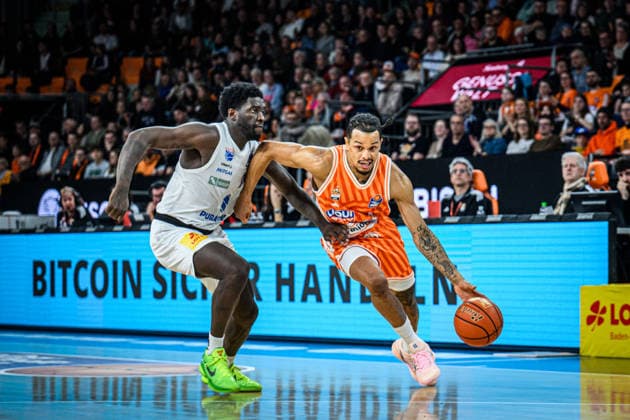 Neu Ulm, Germany, 01 04 26 Marcus Foster Syntainics MBC and Nelson Weidemann ratiopharm ulm battle for the ball during the Basketball Bundesliga match between ratiopharm ulm vs Syntainics MBC at the ratiopharm Arena on April 01, 2026 in Neu Ulm, Germany Photo by Harry Langer DeFodi Images ratiopharm Arena, Germany, 01 04 26 Marcus Foster Syntainics MBC and Nelson Weidemann ratiopharm ulm battle for the ball during the Basketball Bundesliga match between ratiopharm ulm vs Syntainics MBC at Neu Ulm on April 1, 2026 in ratiopharm Arena, Germany Photo by Harry Langer DeFodi Images Photo by Harry Langer DeFodi Images