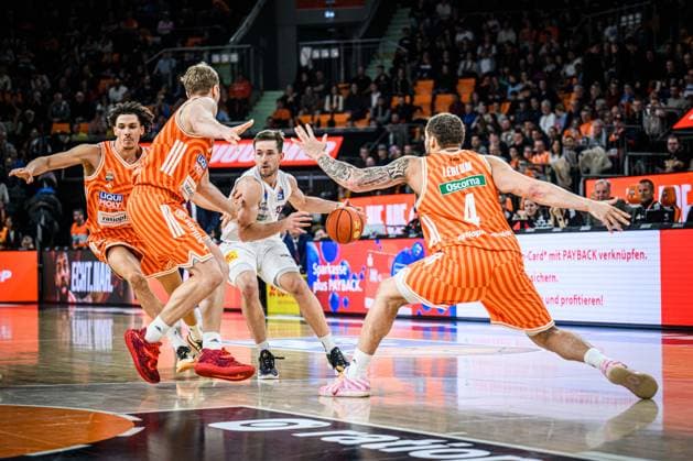 Neu Ulm, Germany, 01 04 26 Alec Anigbata ratiopharm ulm , Christian Sengfelder ratiopharm ulm , Spencer Reaves Syntainics MBC and Christopher Ledlum ratiopharm ulm in a duel during the Basketball Bundesliga match between ratiopharm ulm vs Syntainics MBC at ratiopharm Arena on April 01, 2026 in Neu Ulm, Germany Photo by Harry Langer DeFodi Images ratiopharm Arena, Germany, 01 04 26 Alec Anigbata ratiopharm ulm , Christian Sengfelder ratiopharm ulm , Spencer Reaves Syntainics MBC and Christopher Ledlum ratiopharm ulm battle for the ball during the Basketball Bundesliga match between ratiopharm ulm vs Syntainics MBC at Neu Ulm on April 1, 2026 in ratiopharm Arena, Germany Photo by Harry Langer DeFodi Images Photo by Harry Langer DeFodi Images