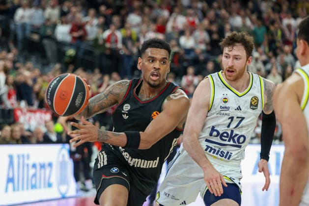 Xavier Rathan Mayes FC Bayern Basketball, 04 with Onuralp Bitim Fenerbahce Beko Istanbul, 17 , GER, FC Bayern Basketball vs Fenerbahce Beko Istanbul, Basketball, Euroleague, 35 Matchday, Season 2025 2026, 01 04 2026, GER, FC Bayern Basketball vs Fenerbahce Beko Istanbul, Basketball, Euroleague, 35 Matchday, Season 2025 2026, 01 04 2026 Munich Copyright: xEibner-Pressefoto JennixMaulx EP_JML