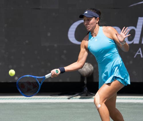 April 1, 2026: Jessica Pegula (USA) and Yulia Putintseva (KAZ) split the first two sets 6-4, 4-6 at the Credit One Charleston Open being played at Credit One Staduim in Charleston, South Carolina USA Ã‚ Tennisclix Charleston USA - ZUMAc04_ 20260401_zma_c04_066 Copyright: xLesliexBillmanx
