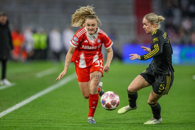 GER, Munich, Bayern Munich vs Manchester United, WomenÂs Champions League, Football, UEFA, Season 2025 2026, Allianz Arena, Quarter-final, Second leg in picture f l Georgia Stanway Bayern Munich 31 , Hanna Lundkvist Manchester United Women 5 , Duel DFB DFL REGULATIONS PROHIBIT ANY USE OF PHOTOGRAPHS AS IMAGE SEQUENCES AND OR QUASI VIDEO, 01 04 2026 Copyright: HMBxMedia HendrikxHamelau
