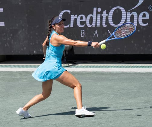April 1, 2026: Jessica Pegula (USA) and Yulia Putintseva (KAZ) split the first two sets 6-4, 4-6 at the Credit One Charleston Open being played at Credit One Staduim in Charleston, South Carolina USA Ã‚ Tennisclix Charleston USA - ZUMAc04_ 20260401_zma_c04_067 Copyright: xLesliexBillmanx