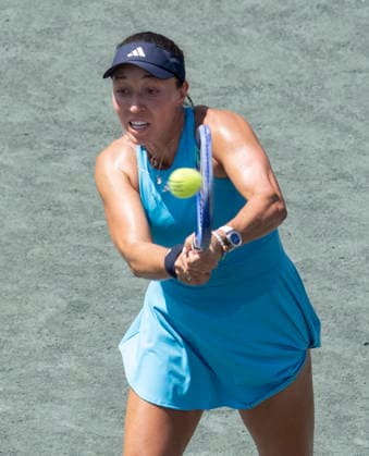 April 1, 2026: Jessica Pegula (USA) and Yulia Putintseva (KAZ) split the first two sets 6-4, 4-6 at the Credit One Charleston Open being played at Credit One Staduim in Charleston, South Carolina USA Ã‚ Tennisclix Charleston USA - ZUMAc04_ 20260401_zma_c04_069 Copyright: xLesliexBillmanx