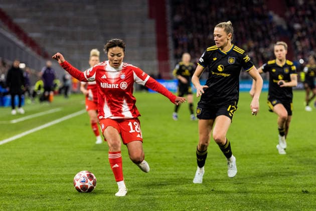 MUNICH, GERMANY - APRIL 1: Momoko Tanikawa (FC Bayern Muenchen, 18) controls the ball against Fridolina Rolfoe (Rolfö, Rolfo, Manchester United, ManU 12) during the UEFA Women™s Champions League Quarter final match between FC Bayern Muenchen vs. Manchester United at Allianz Arena on the 2nd leg of the UEFA Women™s Champions League Quarter finals on April 1, 2026 in Munich, Germany. Bavaria Germany Copyright: xSteffiexWunderlx