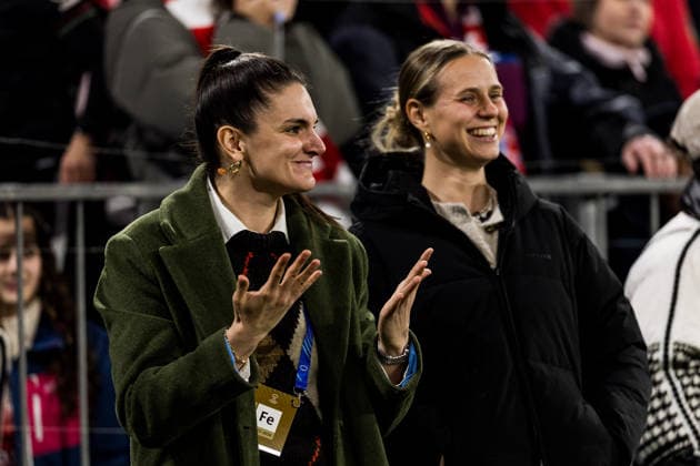 MUNICH, GERMANY - APRIL 1: Jovana Damnjanovic (FC Bayern Muenchen, 9) and Klara Buehl (Bühl, Buhl, FC Bayern Muenchen, 17) watching from the sidelines during the UEFA Women™s Champions League Quarter final match between FC Bayern Muenchen vs. Manchester United, ManU at Allianz Arena on the 2nd leg of the UEFA Women™s Champions League Quarter finals on April 1, 2026 in Munich, Germany. Bavaria Germany Copyright: xSteffiexWunderlx