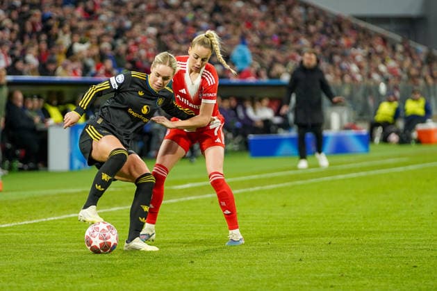 Hanna Lundkvist 5 Manchester and Giulia Gwinn 7 FC Bayern in action at the UEFA Womens Champions League match FC Bayern Munich Manchester United on 01 04 2026 Munich Allianz Arena Bayern Germany