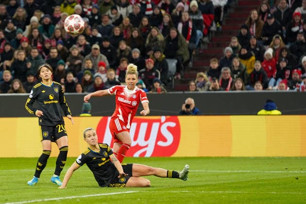 Julia Zigiotti Olme 18 Manchester and Linda Dallmann 10 FC Bayern in action at the UEFA Womens Champions League match FC Bayern Munich Manchester United on 01 04 2026 Munich Allianz Arena Bayern Germany