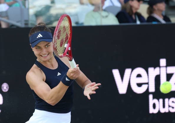 April 1, 2026, Charleston, South Carolina, USA: IVA JOVIC of USA during the match against A. Parks of USA in second round of tennis tournament WTA, Tennis Damen 500 Charleston Open. Iva Jovic won 6:3, 6:2. Charleston USA - ZUMAc278 20260401_zsp_c278_006 Copyright: xMarcinxCholewinskix