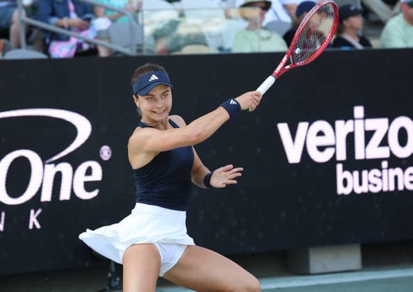 April 1, 2026, Charleston, South Carolina, USA: IVA JOVIC of USA during the match against A. Parks of USA in second round of tennis tournament WTA, Tennis Damen 500 Charleston Open. Iva Jovic won 6:3, 6:2. Charleston USA - ZUMAc278 20260401_zsp_c278_007 Copyright: xMarcinxCholewinskix