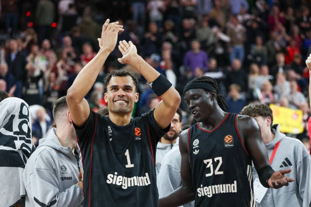 Oscar da Silva FC Bayern Basketball, 01 and Wenyen Gabriel FC Bayern Basketball, 32 after the match, GER, FC Bayern Basketball vs Fenerbahce Beko Istanbul, Basketball, Euroleague, 35 Matchday, 2025 2026 Season, 01 04 2026, GER, FC Bayern Basketball vs Fenerbahce Beko Istanbul, Basketball, Euroleague, 35 Matchday, 2025 2026 Season, 01 04 2026 Munich Copyright: xEibner-Pressefoto JennixMaulx EP_JML