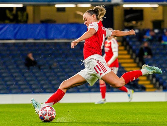 Chelsea Women v Arsenal Women UEFA Womens Champions League Katie McCabe of Arsenal Women has a shot at goal during the UEFA Womens Champions League Quarter-final Second Leg match at Stamford Bridge, London 01 04 2026 UK Newspapers OUT Copyright: xNickxEmmersonx FIL-23224-0001