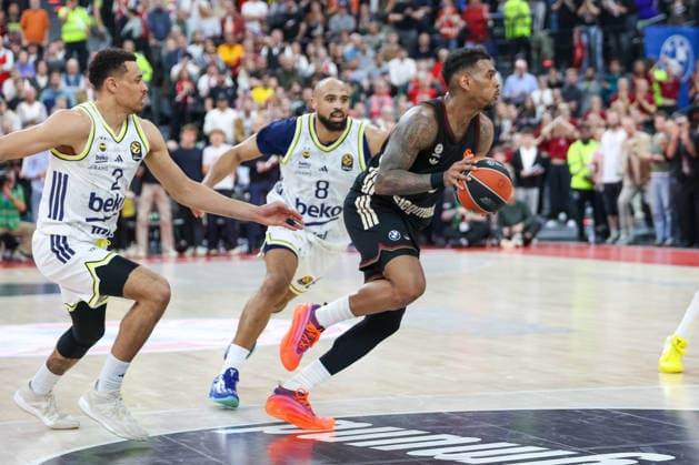 Xavier Rathan Mayes FC Bayern Basketball, 04 with Wade Baldwin Fenerbahce Beko Istanbul, 02 and Talen Horton Tucker Fenerbahce Beko Istanbul, 08 , GER, FC Bayern Basketball vs Fenerbahce Beko Istanbul, Basketball, Euroleague, 35 Matchday, Season 2025 2026, 01 04 2026, GER, FC Bayern Basketball vs Fenerbahce Beko Istanbul, Basketball, Euroleague, 35 Matchday, Season 2025 2026, 01 04 2026 Munich Copyright: xEibner-Pressefoto JennixMaulx EP_JML