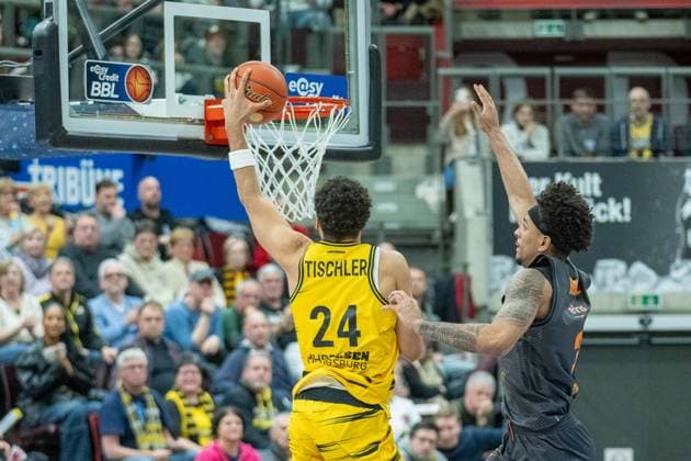 Brandon Tischler MHP RIESEN Ludwigsburg, 24 , Roman Bedime Niners Chemnitz, 35 , GER, MHP RIESEN Ludwigsburg vs Niners Chemnitz, Basketball Bundesliga, easycredit BBL, Matchday 27, Season 2025 2026, 01 04 2026, GER, MHP RIESEN Ludwigsburg vs Niners Chemnitz, Basketball Bundesliga, easycredit BBL, Matchday 27, Season 2025 2026, 01 04 2026 Ludwigsburg Copyright: xEibner-Pressefoto SaschaxWaltherx EP_EER