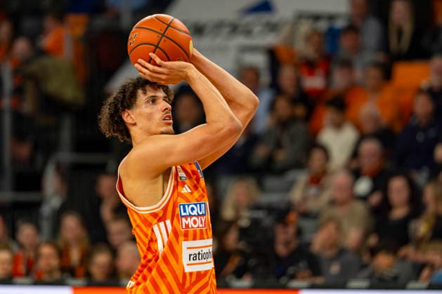 easyCredit BBL Ratiopharm Ulm vs Syntainics MBC 01 04 2026 Ulm, GERMANY 01 April 2026 Alec Anigbata Ratiopharm Ulm, 21 at the free throw during the game between Ratiopharm Ulm and Syntainics MBC on matchday 27 of the easyCredit BBL at the ratiopharm Arena Ulm Copyright: xBEAUTIFULxSPORTS Steinx