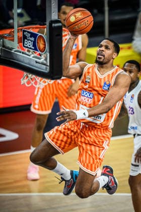 Neu Ulm, Germany, 01 04 26 Justin Simon ratiopharm ulm in action, on the ball, single action during the Basketball Bundesliga match between ratiopharm ulm vs Syntainics MBC at ratiopharm Arena on April 01, 2026 in Neu Ulm, Germany Photo by Harry Langer DeFodi Images ratiopharm Arena, Germany, 01 04 26 Justin Simon ratiopharm ulm controls the Ball during the Basketball Bundesliga match between ratiopharm ulm vs Syntainics MBC at Neu Ulm on April 1, 2026 in ratiopharm Arena, Germany Photo by Harry Langer DeFodi Images Photo by Harry Langer DeFodi Images